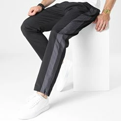 Pantalon Jogging A Bandes SV-001 Noir Gris de ADJ -ADJ Soldes adj 323475 SV 001 BLACK ANTHRA 20220621T140313 03