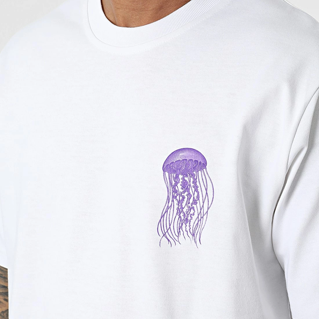 Tee Shirt Oversize Large Jelly Family KL-2090 Blanc de ADJ 4 Tee Shirt Oversize Large Jelly Family KL-2090 Blanc de ADJ – Image 2